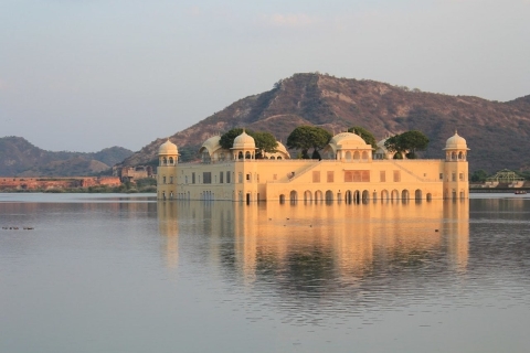 Jaipur: Private Car Hire with Driver and Flexible Hours Car hire with Driver for 8 hours/80kms
