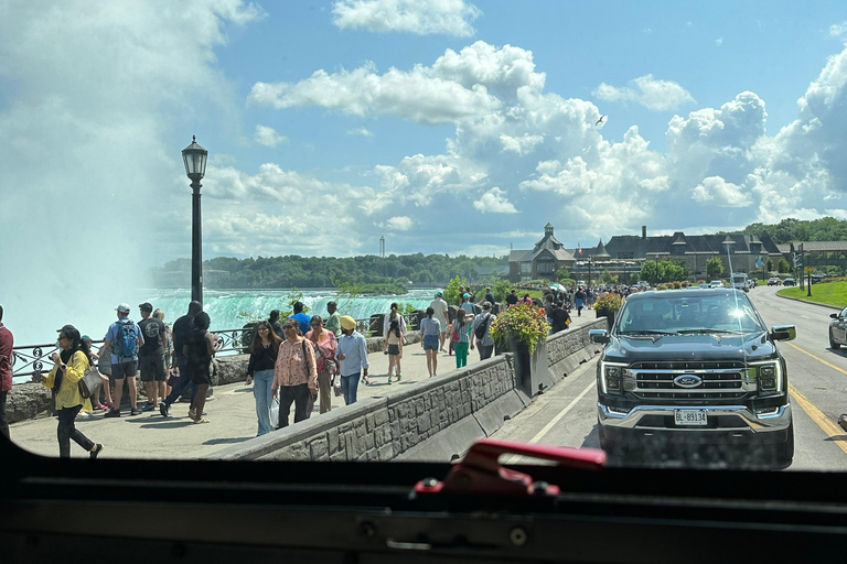 Passeio de vinho pelas Cataratas do Niágara saindo de Toronto em um trailer - MotorhomeVinho e maravilhas: Excursão às Cataratas do Niágara saindo de Toronto