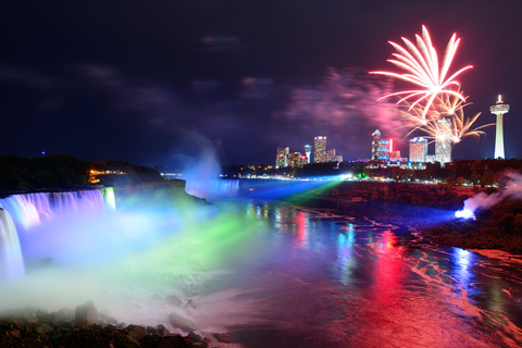 Niagarafälle: Geführte Falltour mit Abendessen und Feuerwerk