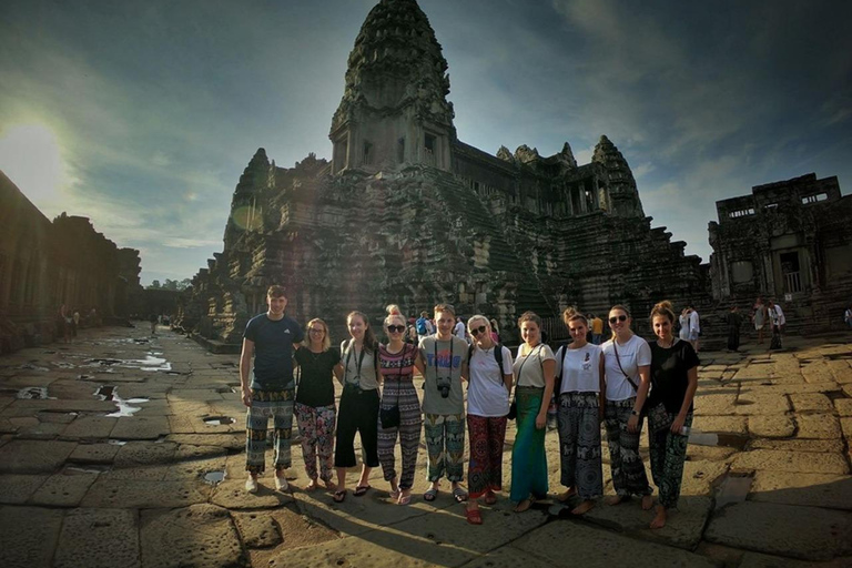 Siem Reap: Small Group Tour 1 day at Angkor with sunrise Small Group Tour in Spanish