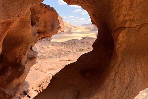 Excursión en jeep por los lugares emblemáticos de las películas de Wadi RumMedio día y té al atardecer