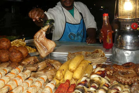 Zanzibar: Kvällspromenad i Stone Town med matmarknadUpphämtning från hotell i Stone Town, 10 USD betalas av gäst för biljett till slavmarknaden