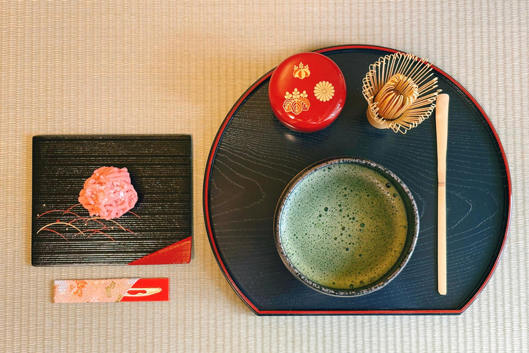 Osaka: Esperienze di cerimonia del tè e calligrafia