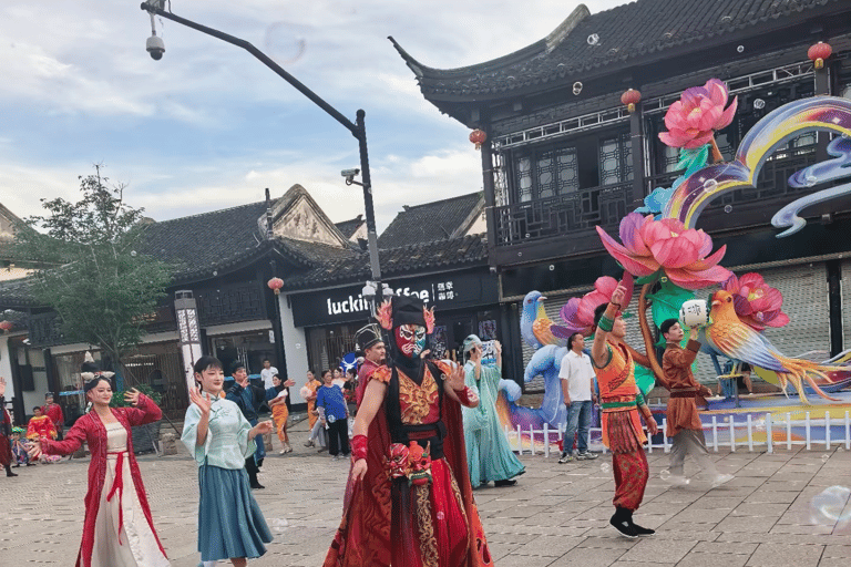 Shanghai Zhouzhuang Water Town Guided Tour with Free Time