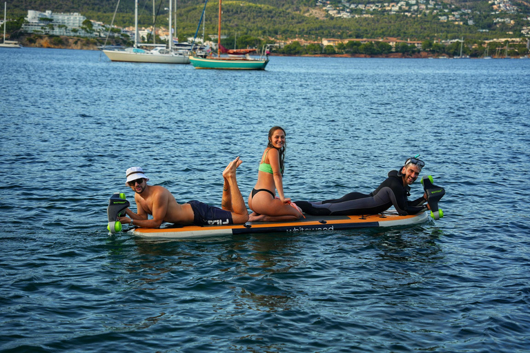 Palma de Mallorca: Private Sunrise Boat Tour & Watersports Sunrise experience + Long stop with water toys.