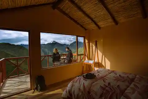 Cusco: 2-Day Alpaca Lodge Stay and Llama Hike with Meals