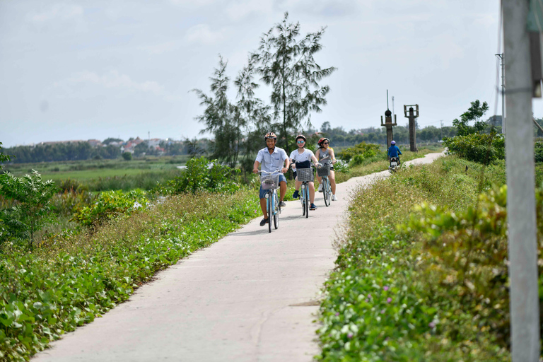 Wycieczka rowerowa po okolicy, łódź z koszem i lekcja gotowaniaZ Hoi An