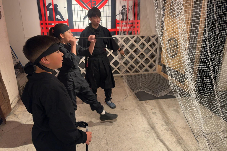 Tokyo : Ninja Experience Cafe HarajukuFormation ninja + location de costume ninja + une boisson
