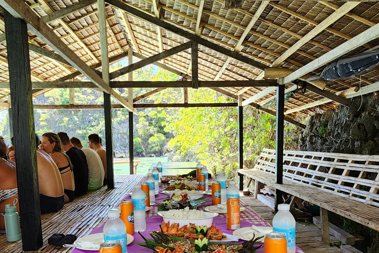 Coron: Super Ultimate Island Hopping Tour with Lunch