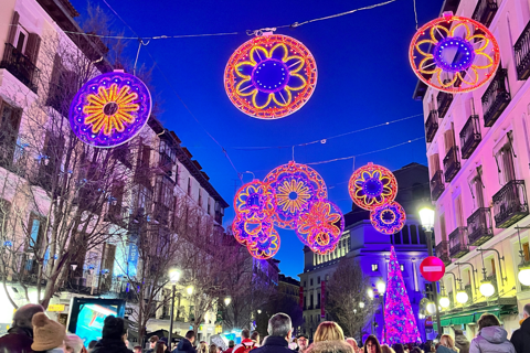 Madrid: Kerstverlichting avondtour met elektrische Tuk TukMadrid: Kerstverlichting avondtour in een elektrische Tuk Tuk