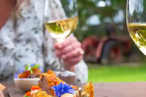 Nelson: Taste Tasman Food & Wine Tour with Lunch & Tastings