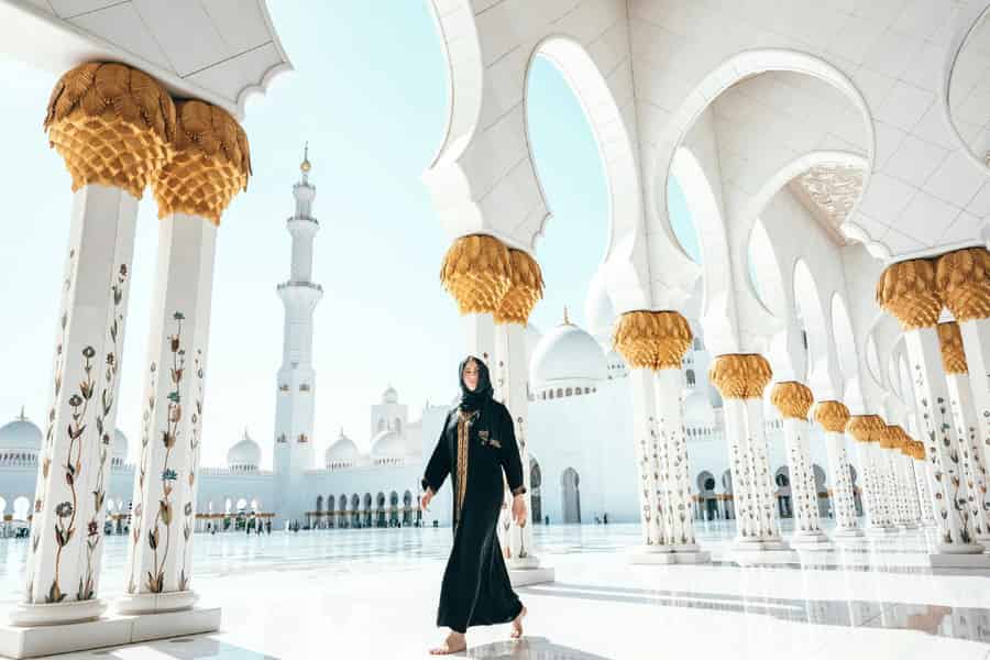 Abu Dhabi Rundgang: Scheich-Zayid-Moschee & Bibliothek. Foto: GetYourGuide Abu Dhabi Rundgang: Scheich-Zayid-Moschee & Bibliothek. Foto: GetYourGuide