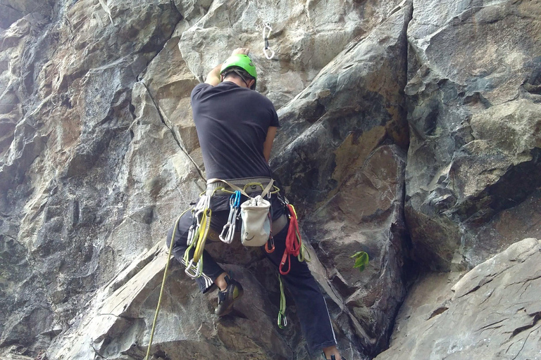 Arrampicata su roccia, Dapa è un posto fantastico vicino a CaliArrampicata su roccia in un luogo fresco vicino a Cali