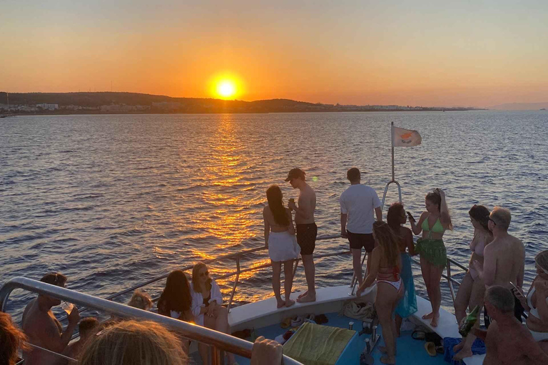 Marmaris Sunset Boat Trip w/Swim Stops & Unlimited Drinks