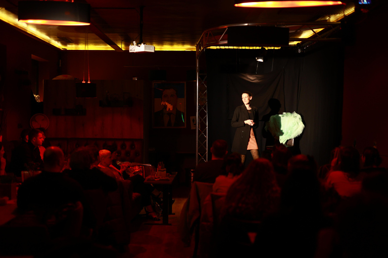 Cologne: Echtzeit Comedy & Grill on a weekday: Live, delicious, funny! Cologne: Real-Time Comedy & BBQ on a Weekday: Live, Delicious, Funny!