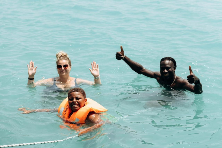 Alanya: Excursão Mix em autocarro Cabrio, Lion Safari, passeio de barco com almoçoAlanya: Excursão mista em autocarro Cabrio, Lion Safari, passeio de barco com almoço