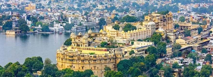 Udaipur : visite privée d'une journée complète en voiture des temps forts de la ville