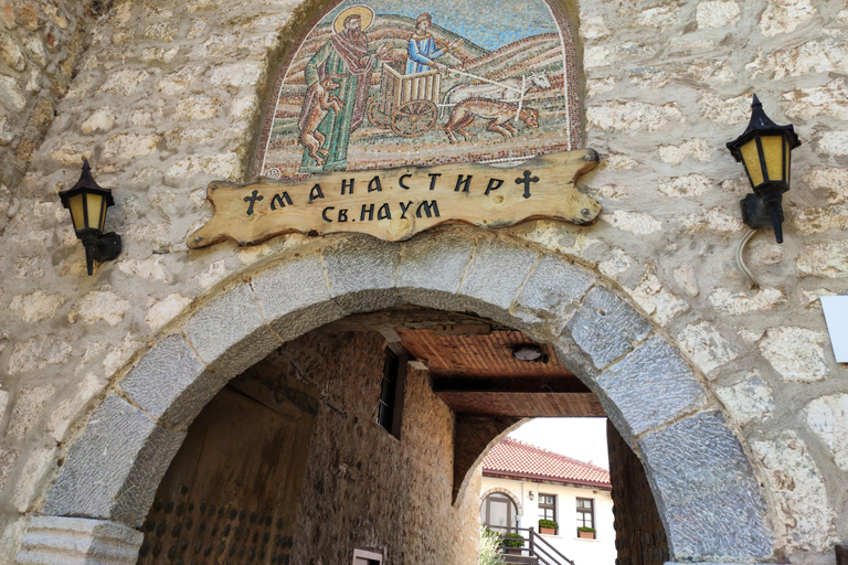 Desde Tirana: Excursión de un día a la ciudad de Ohrid y al Monasterio de San Naum