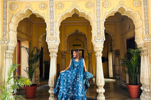 Jaipur: Private Photoshoot Tour for Solo Travelers & Couples Amer Fort Photoshoot
