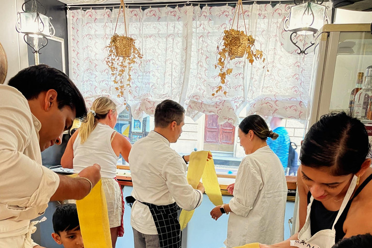 佛罗伦萨：意面制作课程，含晚餐、葡萄酒和... 唱歌！佛罗伦萨：意面制作课程，含晚餐、葡萄酒...还有歌唱！