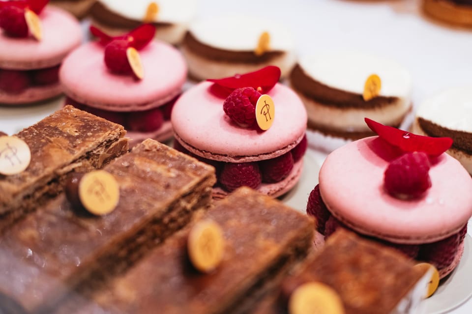 La Petite Patisserie: Taste-Tempting Treats