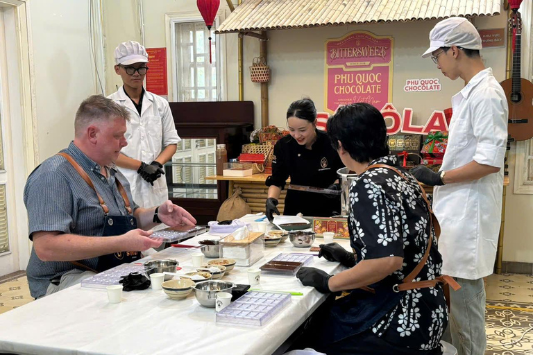 Phú Quốc: visita y taller en una fábrica de chocolate agridulceExperiencia todo incluido: elaboración, preparación y degustación