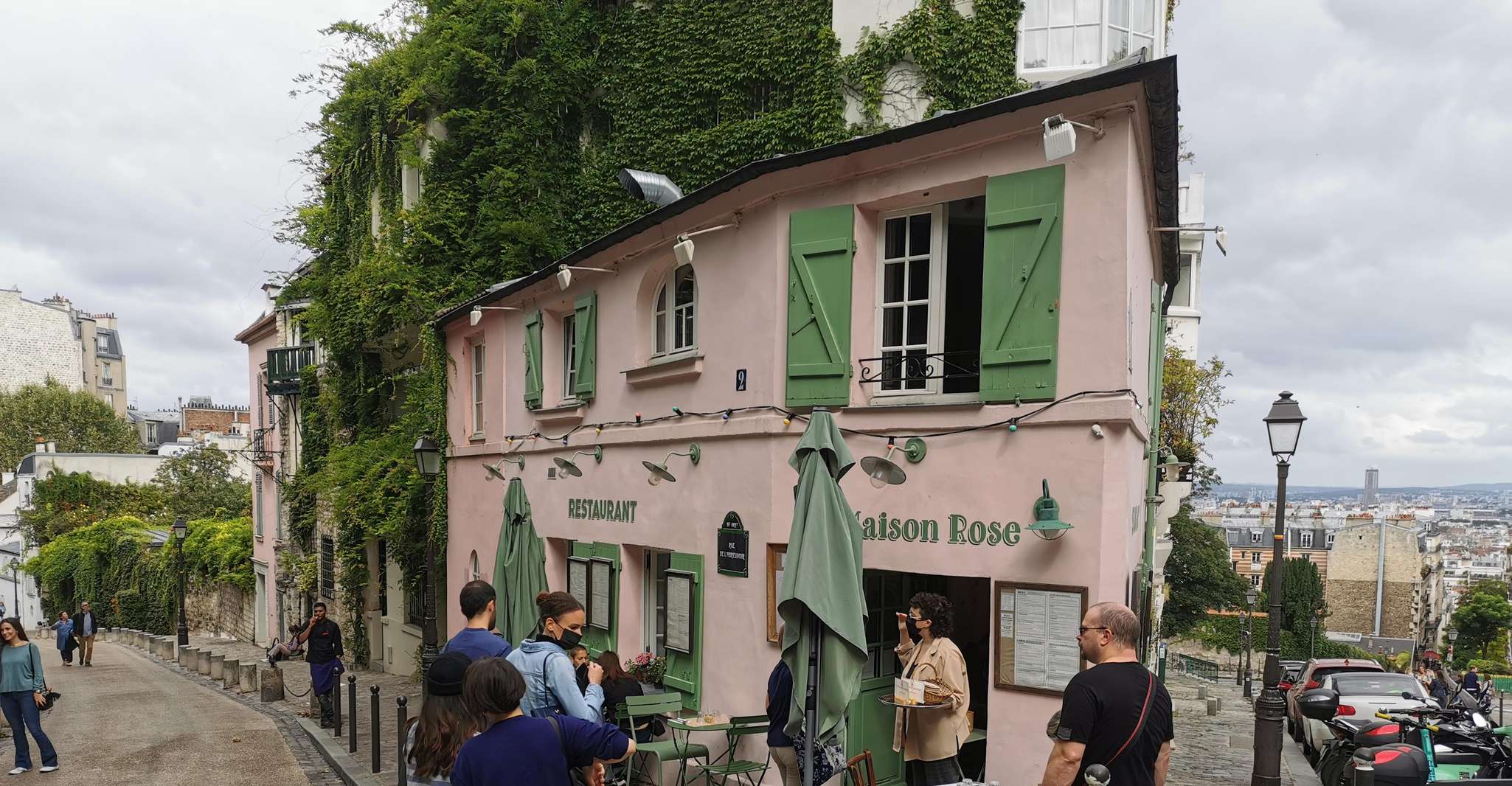 MOULIN RED TO SAGRED HARTH Tour a pie - Housity