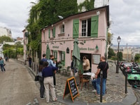 Moulin Rouge to Sacré Coeur walking tour - Housity