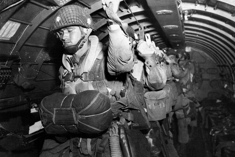 Normandy D-Day Beaches: Small Group Tour from Paris