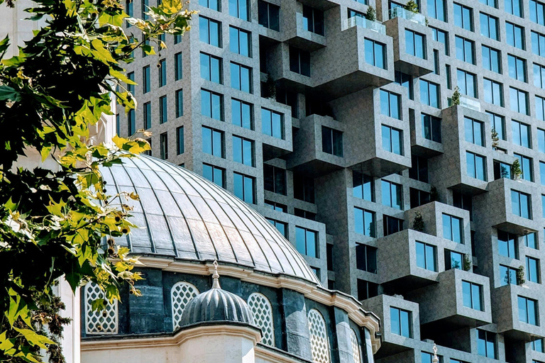 地拉那：探索共产主义时代与现代生活☕️私人观光