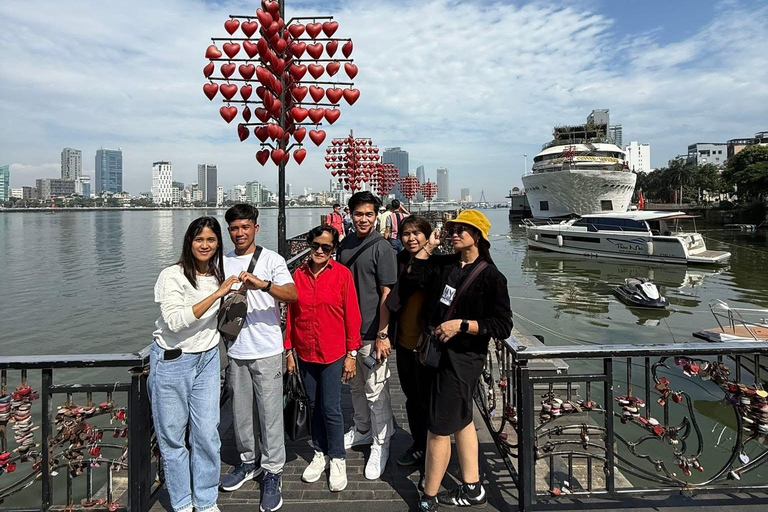 Da Nang: City Sightseeing Tour with Charming Da Nang Show