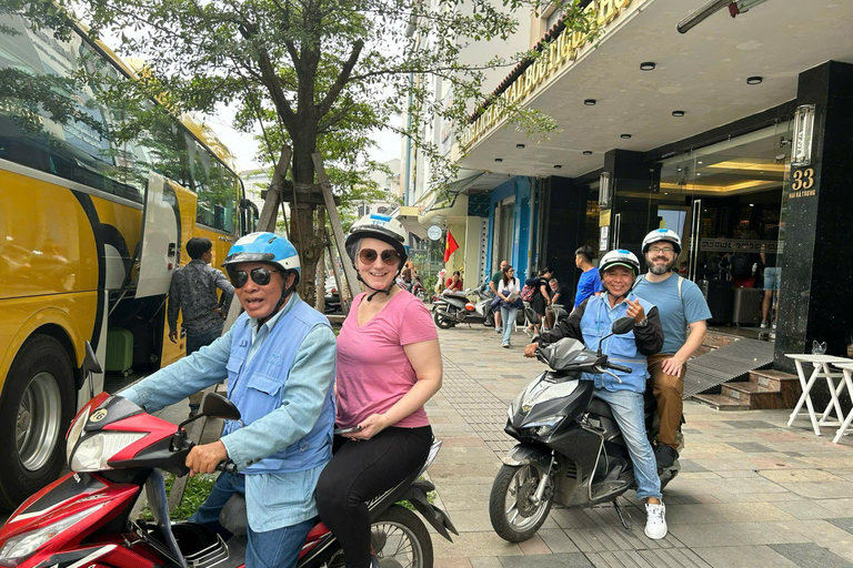 Tour Huế auf dem Rücken eines Motorrads