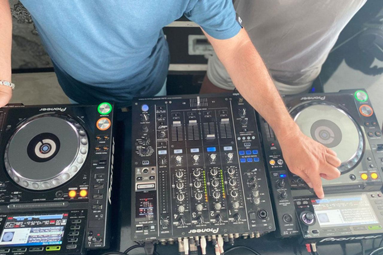 Lezione di DJ IBIZA per imparare a mixare