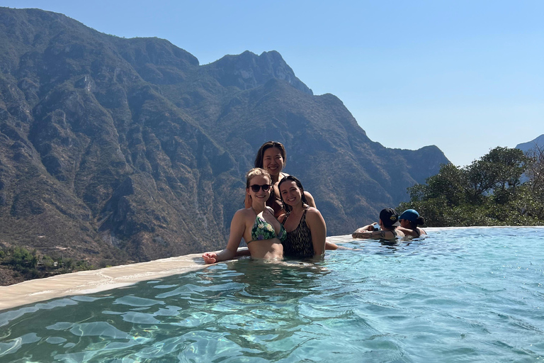 Mexico-Stad: Tolantongo-grotten, warmwaterbronnen en natuurlijke zwembadenMexico-Stad: Grutas de Tolantongo, warmwaterbronnen en natuurlijke zwembaden