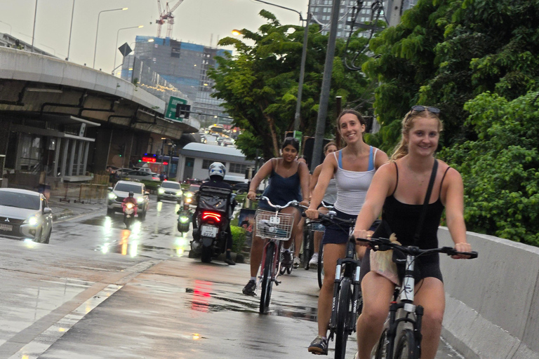 Bangkok: Hidden Gems Bike Tour to Street Food