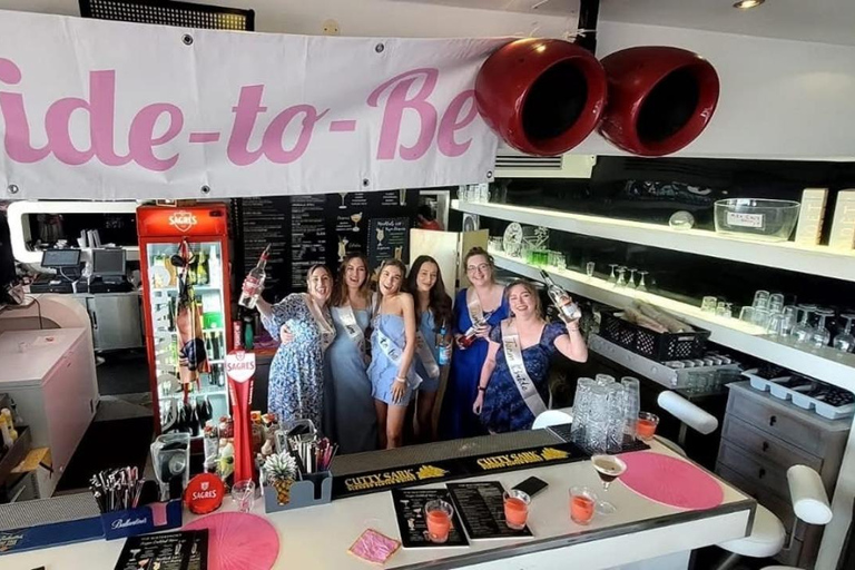 Albufeira: Cocktail Making Class at The Waterfront