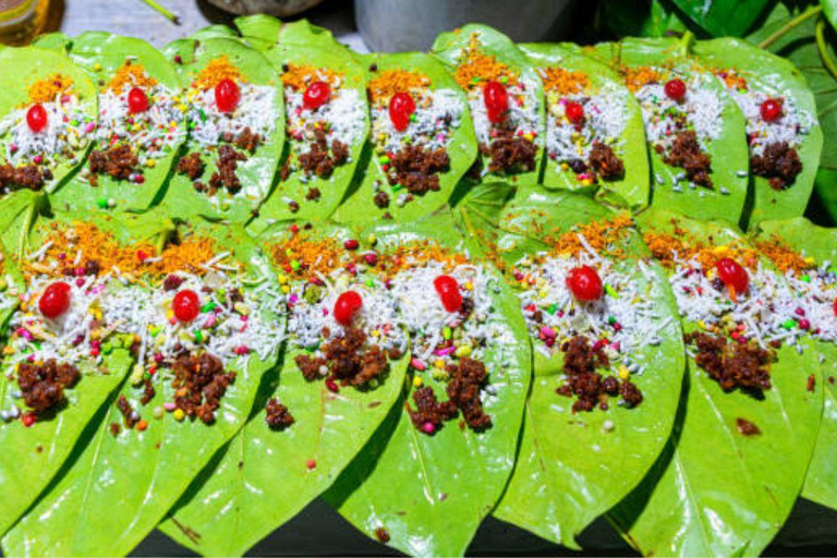 Tour gastronômico pelas ruas e praias de Mumbai com mais de 10 degustaçõesTour pela comida de rua e praia de Mumbai: coma e beba como um morador local