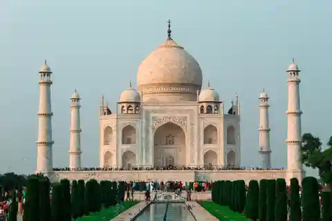 Da Delhi: Tour del Taj Mahal, Agra e Mathura in auto