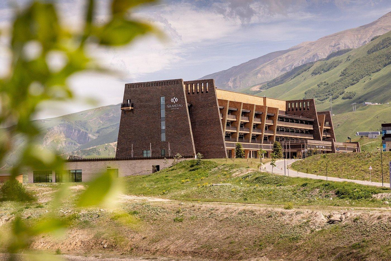 Baku to Shahdag Resort: Day Tour with Scenic Mountain Stops