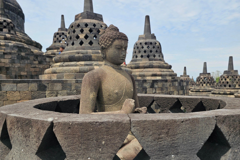 Yogyakarta; Alba/ Salita al Borobudur e Tempio di PrambananAlba a Borobudur, salita in cima e tour del tempio di Prambanan