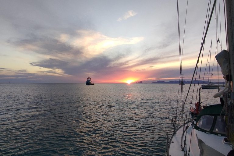 Ibiza: Sunset Sailing Tour with Wine