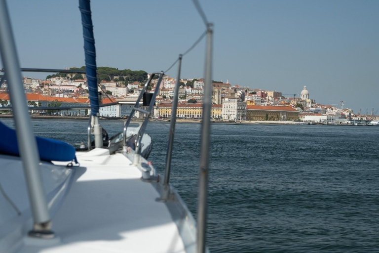 Lisboa: navegación al atardecer con bebidas