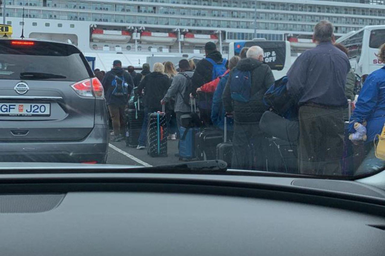 Reykjavik: Traslados do porto de cruzeiros de/para o aeroporto de KeflavikTerminal de cruzeiros de Skarfabakki para o aeroporto de Keflavik (minivan)