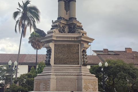 Quito: Guided City Tour with Tastings and Box Lunch