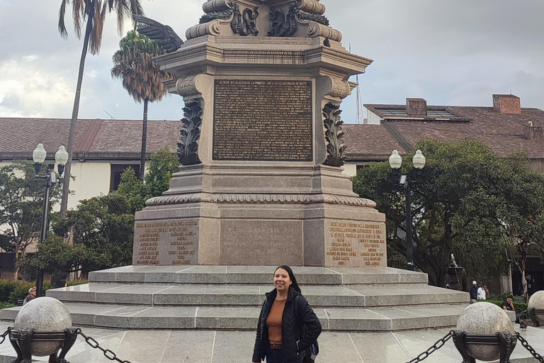 Quito: Tour guiado de la ciudad con degustación y Box Lunch