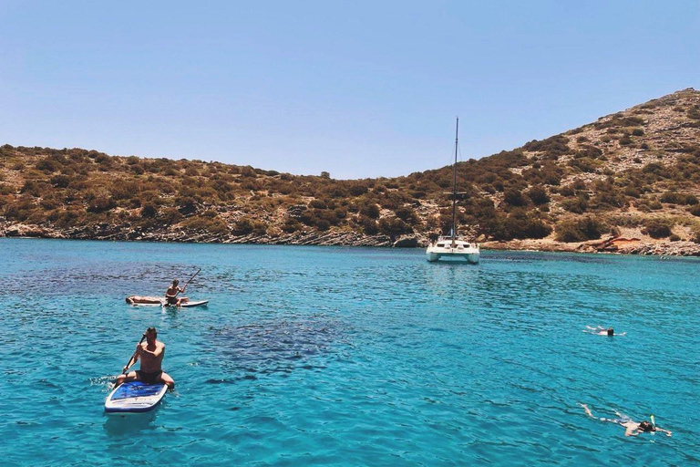 Da Panormo: Crociera privata in catamarano a vela con pranzo