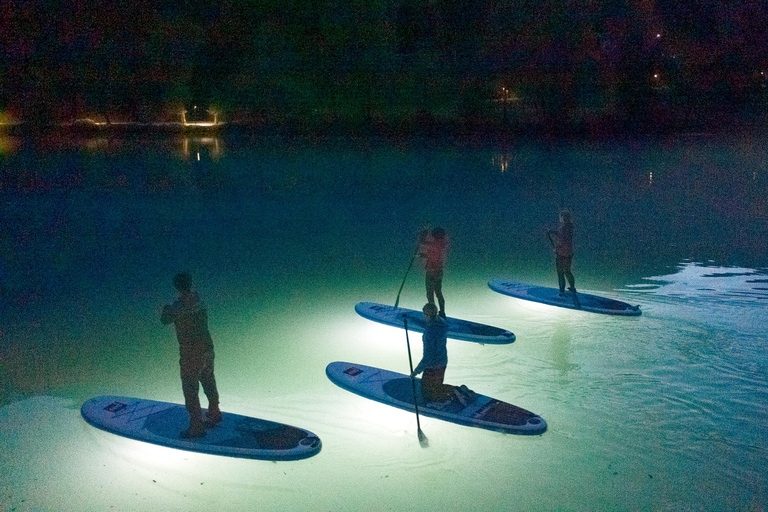 Excursión nocturna en SUP de Most na Soci desde Bovec