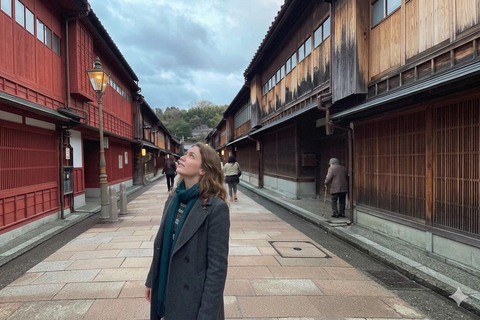 Kanazawa Walking & Photo Tour: Castle, Samurai & Tea Streets