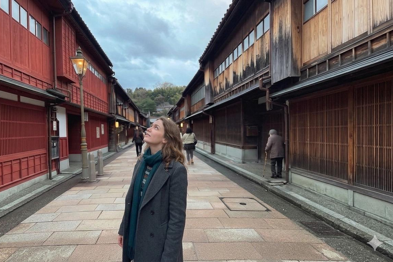 Kanazawa Walking & Photo Tour: Castle, Samurai & Tea Streets