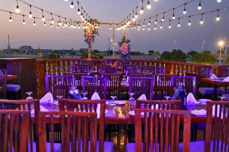 Dubai: Marina Dinner Cruise with Tanoura Dance Show